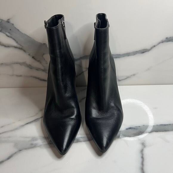 Michael Kors Black Leather Dorothy Flex Boots Sz 7.5 Pointed Toe Classic FLAW - Picture 2 of 8